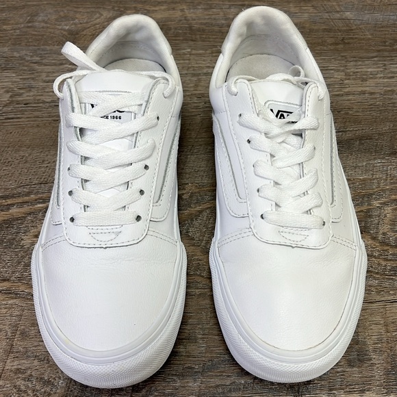 SOLD IN STORE Vans Old Skool Classic Tumble Sneakers in Triple White Size 6.5 - Picture 3 of 9